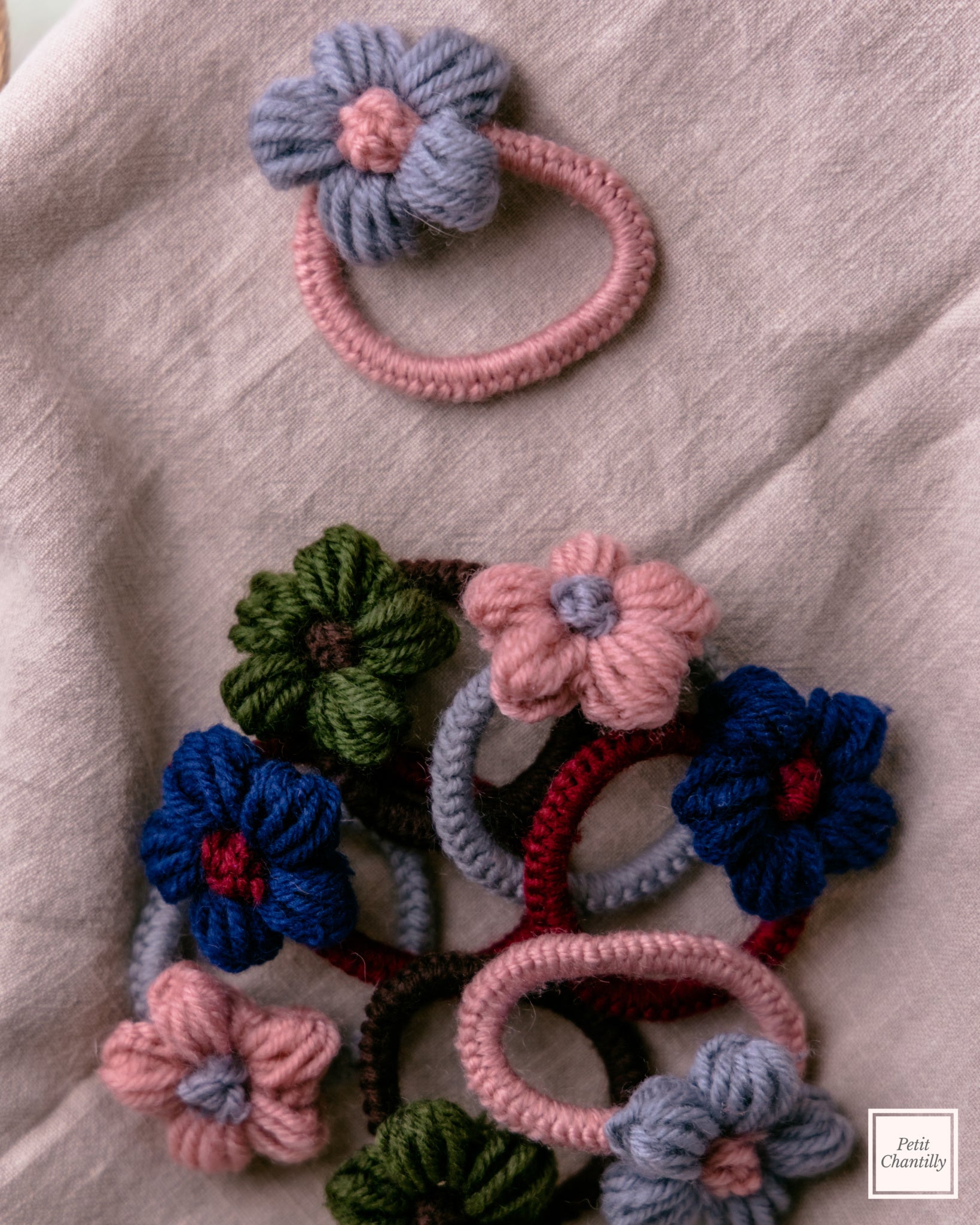 Elastic de par cu floare tricotata