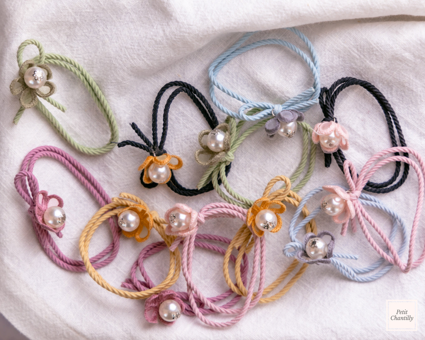 Set elastic de par cu floare tricotata  si perla