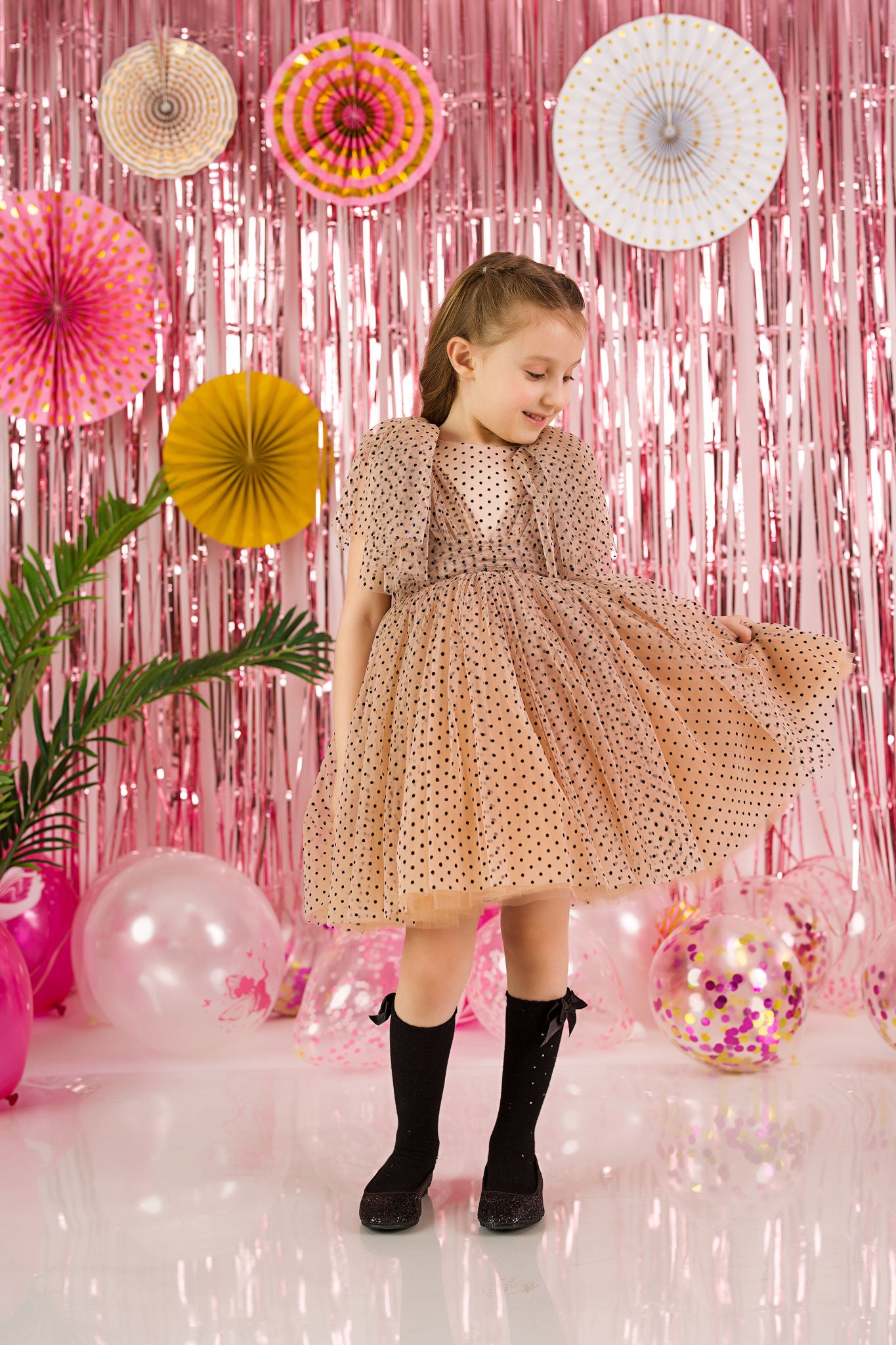 Rochie din tull nude cu buline negre pentru fete - Aida