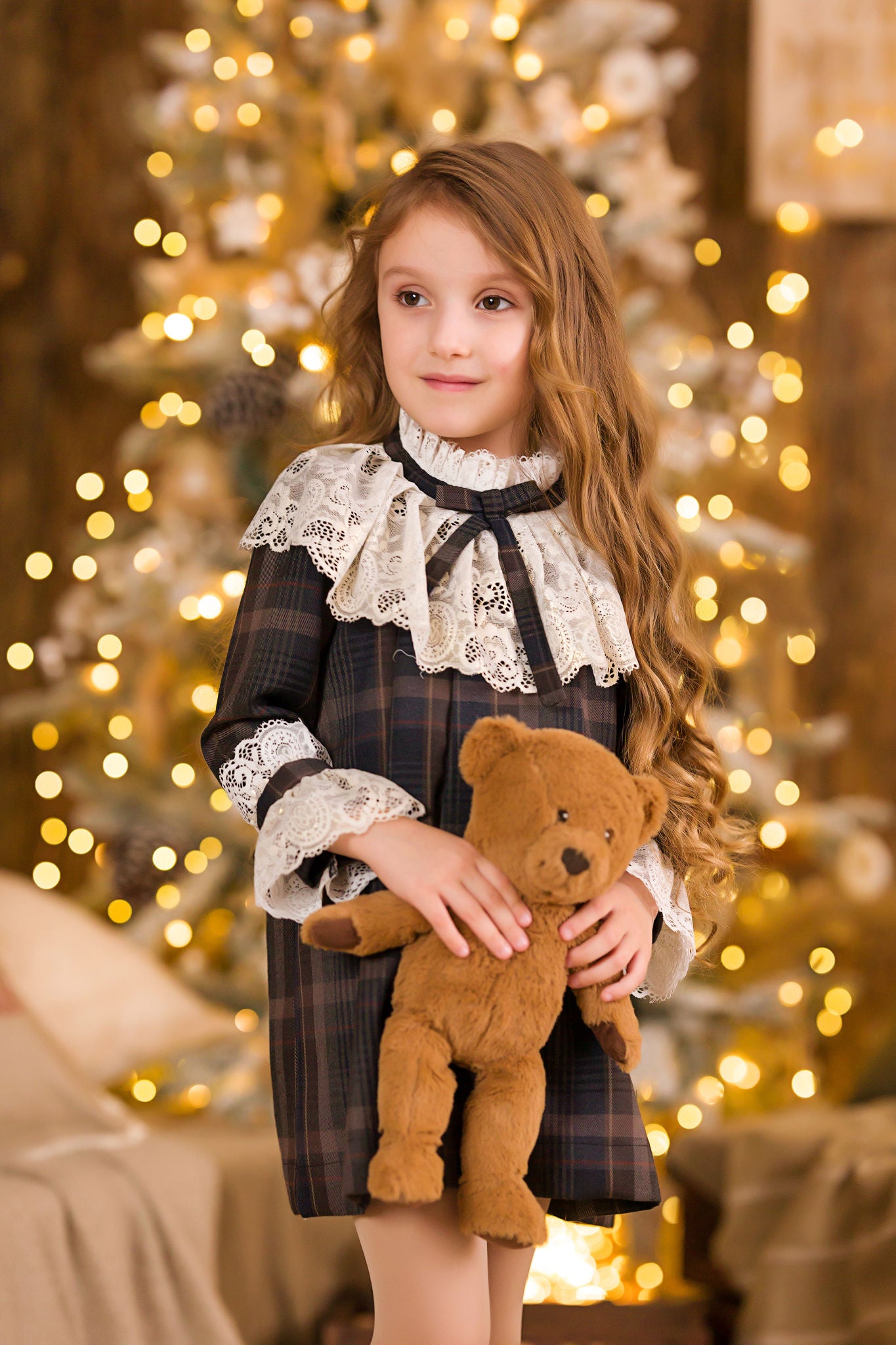 Rochie in carouri maro cu guler din dantela pentru fete - Lucy